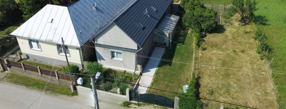 Rodinný dom s veľkým pozemkom a možnosťou odkúpenia časti susednej parcely – Valaliky