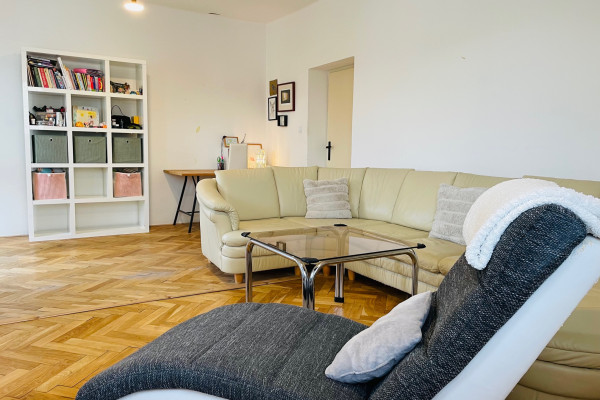 Priestranný byt o výmere 92 m2 na prenájom - ul. Urbánkova