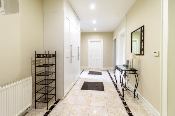 PRENÁJOM 3 - IZBOVÉHO BYTU V CENTRE, GARÁŽOVE STATIE,UL. ŠTEFÁNIKOVA, KOŠICE