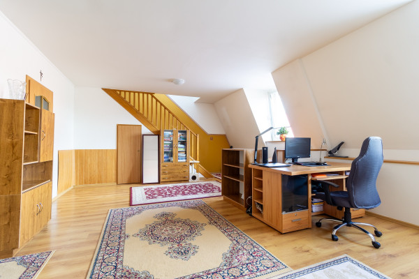 REZERVOVANÉ! Výnimočný podkrovný mezonet s príjemnou atmosférou