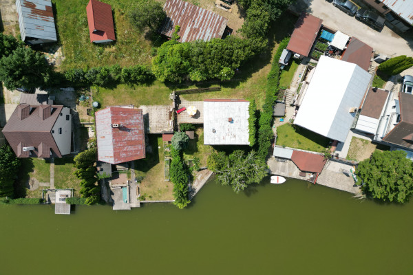 Na predaj: Výnimočná celoročná murovaná chata pri vode – Čaňa