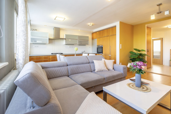 REZERVOVANÉ! Na predaj: Kompletne prerobený a zariadený 3-izbový byt na sídlisku Terasa v Košiciach