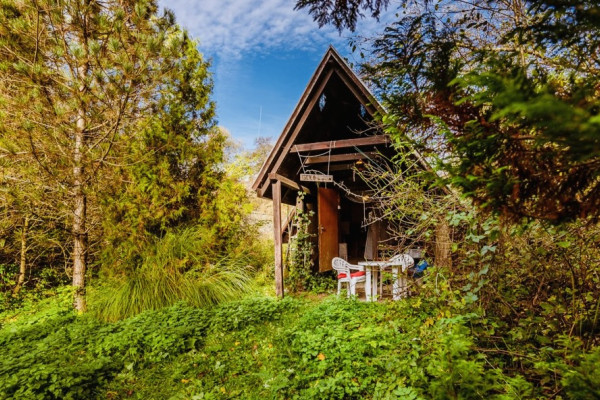 Na predaj: oplotená záhrada s chatkou vo Veľkej Lodine