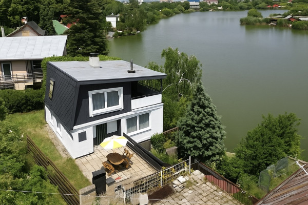 Unikátna murovaná celoročná chata Čaňa – dokonalé miesto pri vode