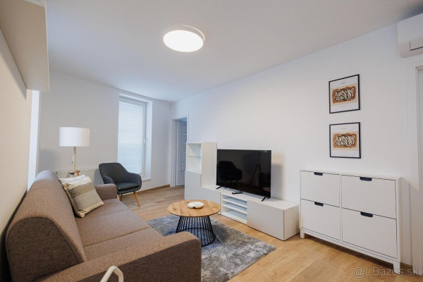 IHNEĎ VOĽNÝ - Moderný 2-izbový byt v novostavbe s parkovaním