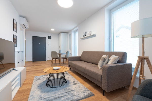 IHNEĎ VOĽNÝ - Moderný 2-izbový byt v novostavbe s parkovaním