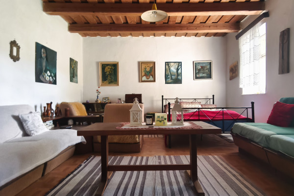 Na predaj priestranný gazdovský dom v obci Helcmanovce (okres Gelnica).