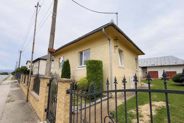 VEĽKÝ RODINNÝ DOM LEN 13 KM OD KOŠÍC - 652 m²