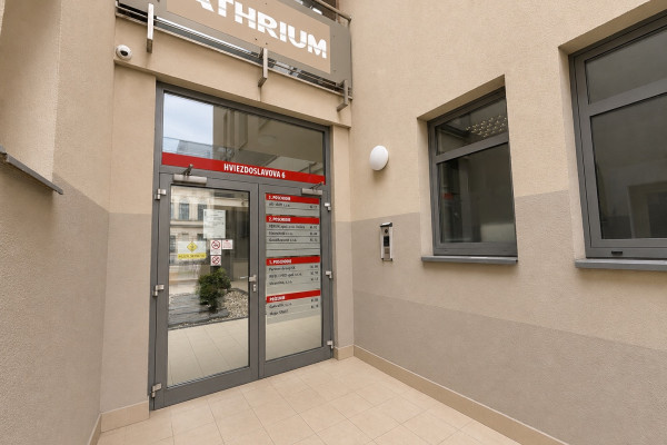 🌟 Exkluzívny ateliér v srdci Košíc (Novostavba Athrium) Prenájom