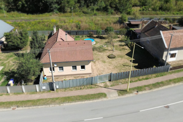 REZERVOVANÉ!  Rodinný dom v Nižnom Medzeve s garážou a pozemkom 849m2