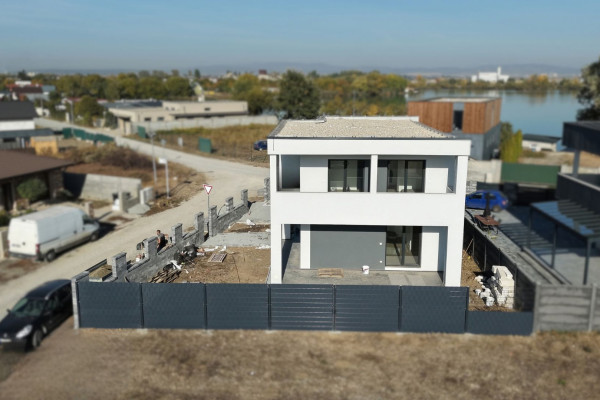 Moderný Rodinný SMARTHOME - ČAŇA