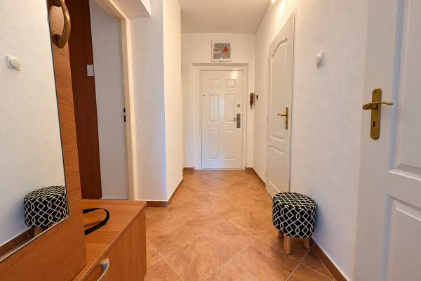 🌿 NA PREDAJ: Svetlý 3-izbový byt s 10 m balkónom v prémiovej lokalite – ul. Komenského, Košice