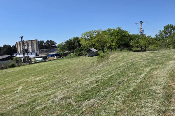 Strategický developerský pozemok 2607 m² na Zemplínskej šírave (stredisko Hôrka) – s vydanou ÚPI