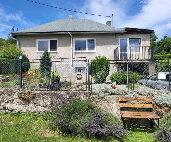 REZERVOVANÉ!RODINNÝ 3IZBOVÝ DOMČEK NA PREDAJ V OBCI SLANEC POD HRADOM