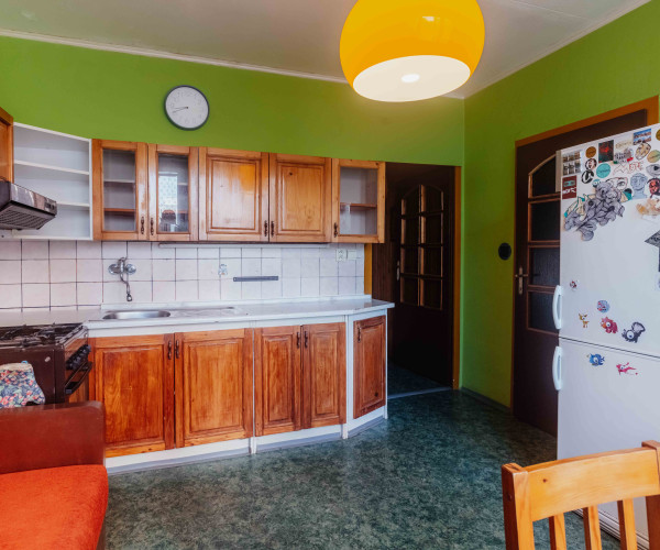 REZERVOVANÉ!2-izb byt s loggiou, ideálny na rekonštrukciu na sídl. Darg. hrdinov