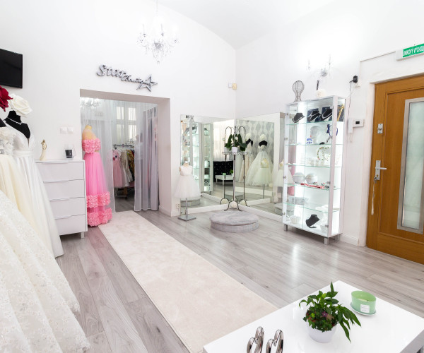 Odstúpenie zabehnutého a kompletne zariadeného SVADOBNÉHO SALÓNU