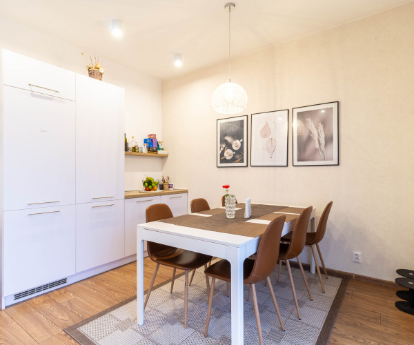 IHNEĎ VOĽNÝ! 2izb. byt na prenájom s parkovaním a záhradou - Sever