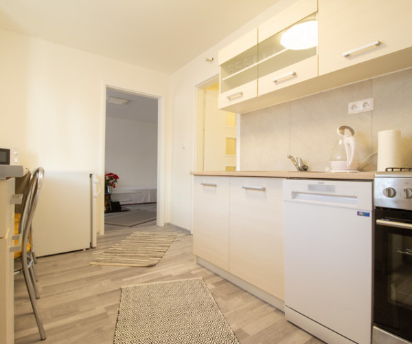 REZERVOVANÉ! Kompletne prerobený 3izb. byt (64m2) v Šaci, 2x kúpelňa