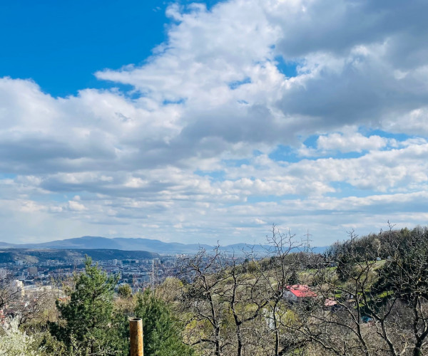 Krásna záhrada a chata s dychberúcim výhľadom – Červený breh, Košice