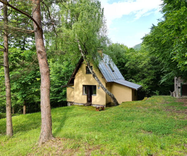REZERVOVANÉ! VÝNIMOČNÁ CELOROČNÁ CHATA VO VEĽKEJ LODINE  S PANORAMATICKÝM VÝHĽADOM A MAGICKOU ATMOSFÉROU LESA