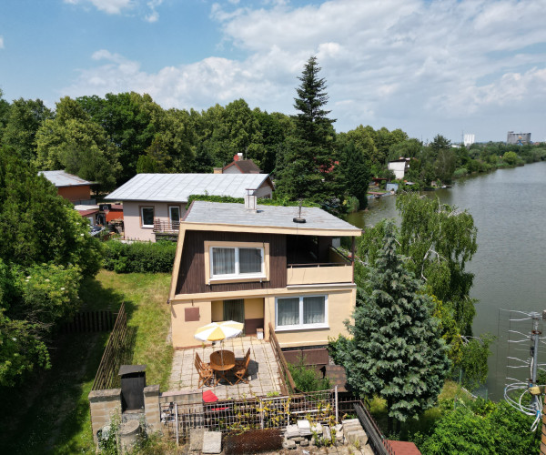 Na predaj: Výnimočný celoročný víkendový dom (chata) – Čaňa