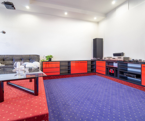 For Sale – Exclusive Commercial Premises in the Heart of Košice (Hlavná 25)