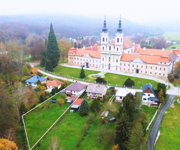 Dom pri lese s nádherným pozemkom – ideálne miesto pre tichý a kvalitný život