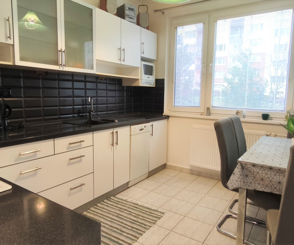 Na prenájom 3-izbový byt s loggiou – Aténska ulica, Košice – Sídlisko Ťahanovce