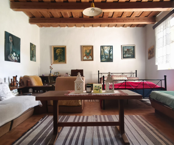 Na predaj priestranný gazdovský dom v obci Helcmanovce (okres Gelnica).