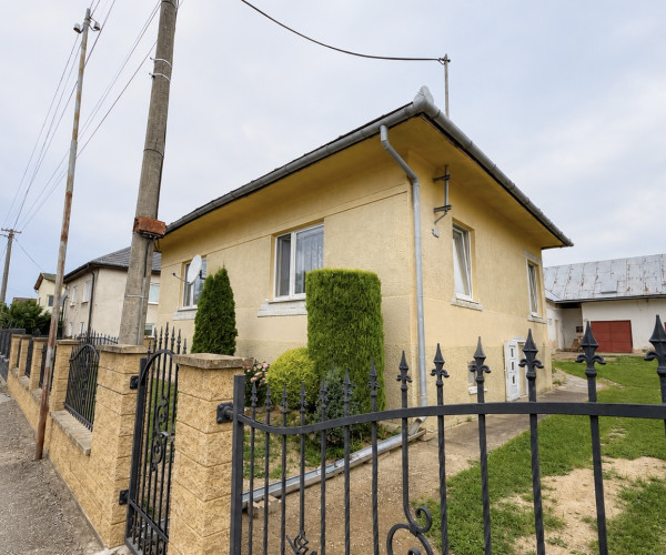 VEĽKÝ RODINNÝ DOM LEN 13 KM OD KOŠÍC - 652 m²