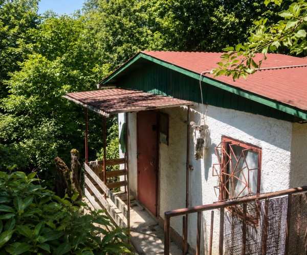 REZERVOVANÉ! Na predaj pozemok s chatkou vo Vyšnom Opátskom