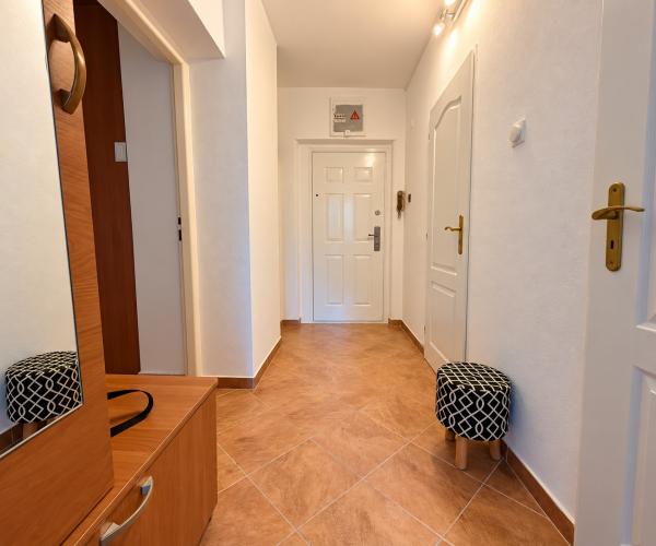 🌿 NA PREDAJ: Svetlý 3-izbový byt s 10 m balkónom v prémiovej lokalite – ul. Komenského, Košice
