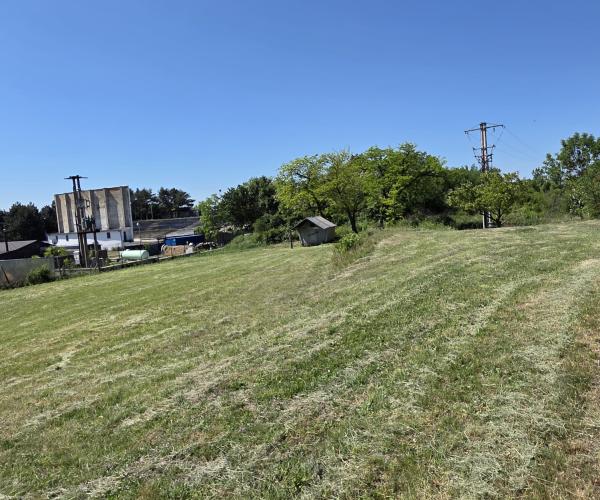 Strategický developerský pozemok 2607 m² na Zemplínskej šírave (stredisko Hôrka) – s vydanou ÚPI