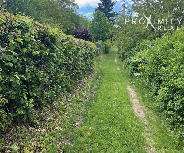 Na predaj zachovalá murovaná chatka s krásnou záhradou (641m²)