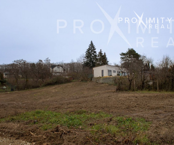 PEKNÁ, SLNEČNÁ ZÁHRADA V LOKALITE VYŠNÉ OPÁTSKE