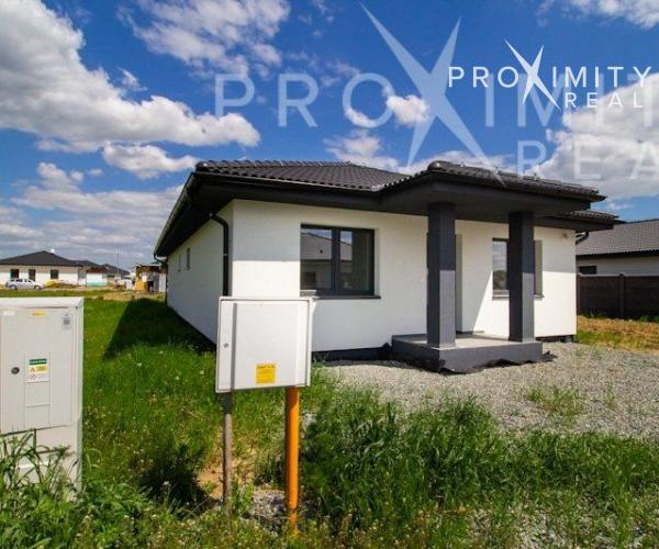 NOVOSTAVBA - 4 izbový BUNGALOV v obci Mokrance, okr. Košice – okolie