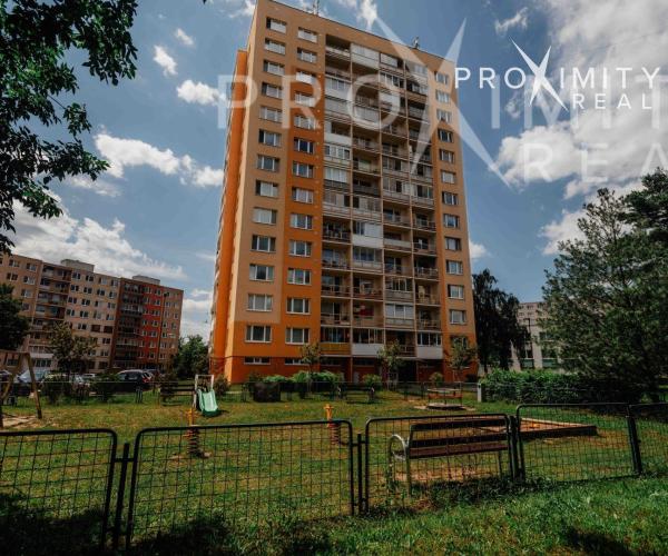 3-izbový byt s dvomi loggiami v pokojnej lokalite na sídl. Nad Jazerom