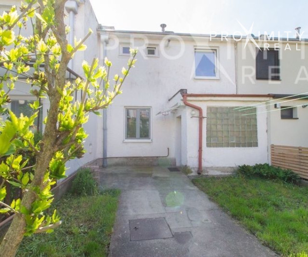 RODINNÝ DOM NA SÍDLISKU PODHRADOVÁ