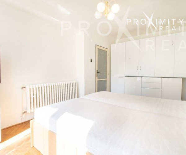 RODINNÝ DOM NA SÍDLISKU PODHRADOVÁ