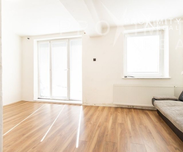 RODINNÝ DOM NA SÍDLISKU PODHRADOVÁ