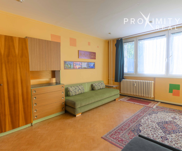 REZERVOVANÉ!2-izb byt s loggiou, ideálny na rekonštrukciu na sídl. Darg. hrdinov