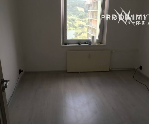 3 izb. zariadený byt, sídl. Nad Jazerom, 2x loggia