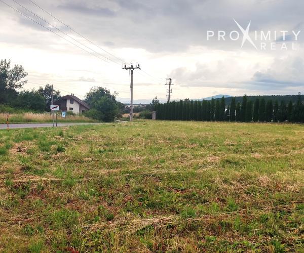 Rovinatý pozemok v intraviláne obce Šemša