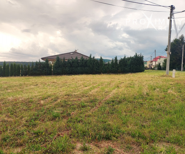 Rovinatý pozemok v intraviláne obce Šemša