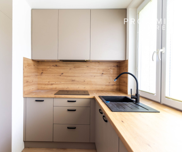 REZERVOVANÉ! 3 izbový byt s loggiou na sídl. Nad Jazerom, Baltická ulica