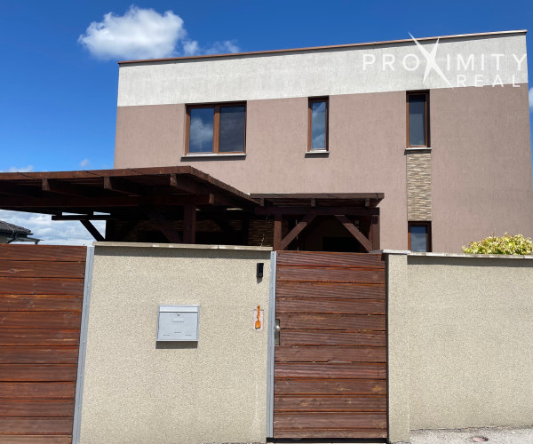 Rodinný dom s bazénom a garážou v Košice - Krásna