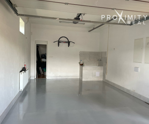 Rodinný dom s bazénom a garážou v Košice - Krásna