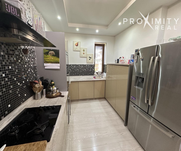 Rodinný dom s bazénom a garážou v Košice - Krásna