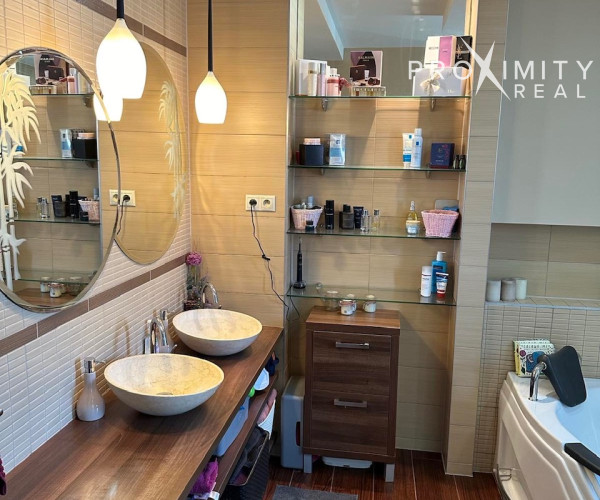 Rodinný dom s bazénom a garážou v Košice - Krásna