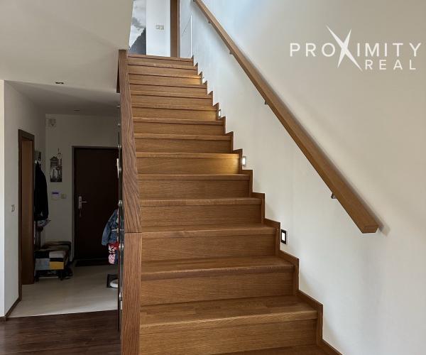 Rodinný dom s bazénom a garážou v Košice - Krásna